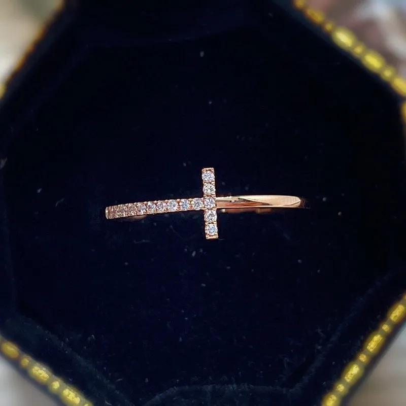 18K Gold Fashion Diamond Ring Exclusively Handcrafted 0.057 Carat Natural Diamond (H-F Color, VS1-VS2 Clarity)