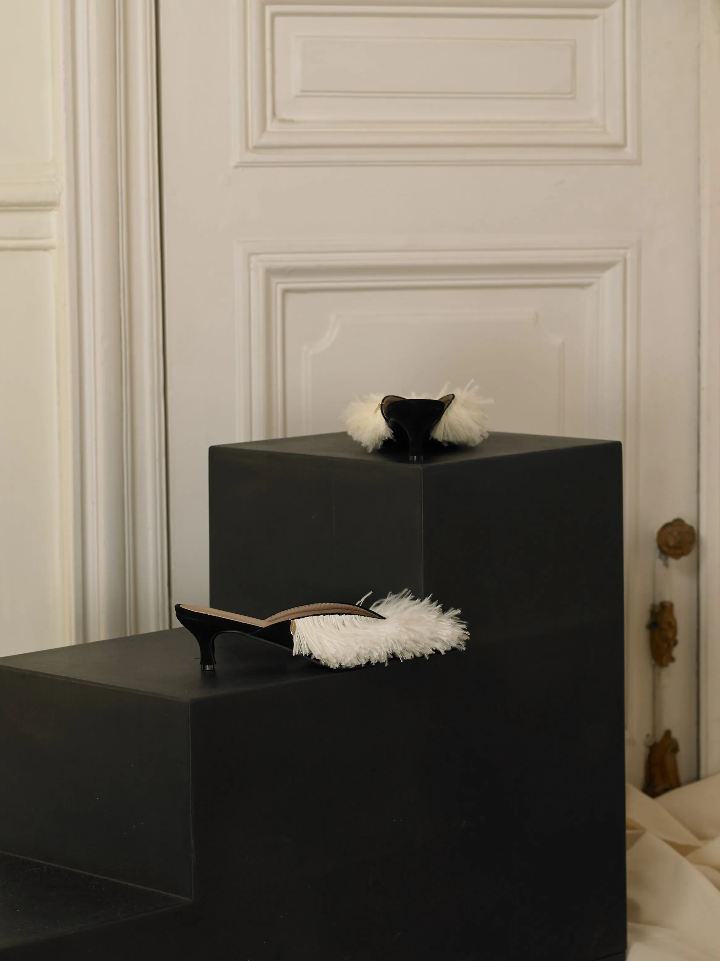 Artisanal Folie Mules - White / Black