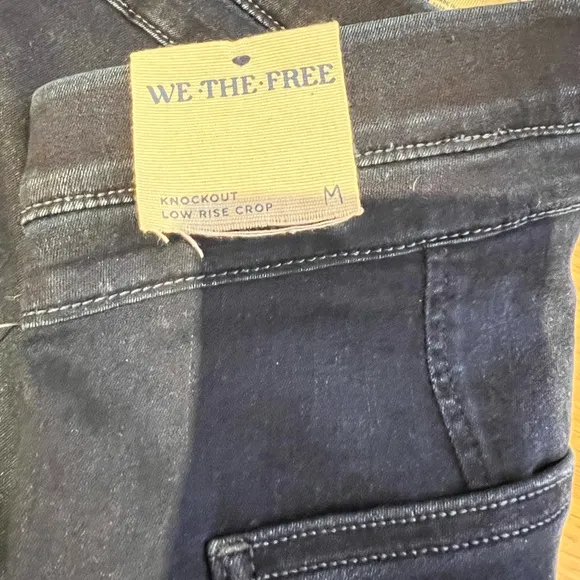 Free People, We the Free Knockout low rise/Mid Rise Crop jeans size Medium NWOT