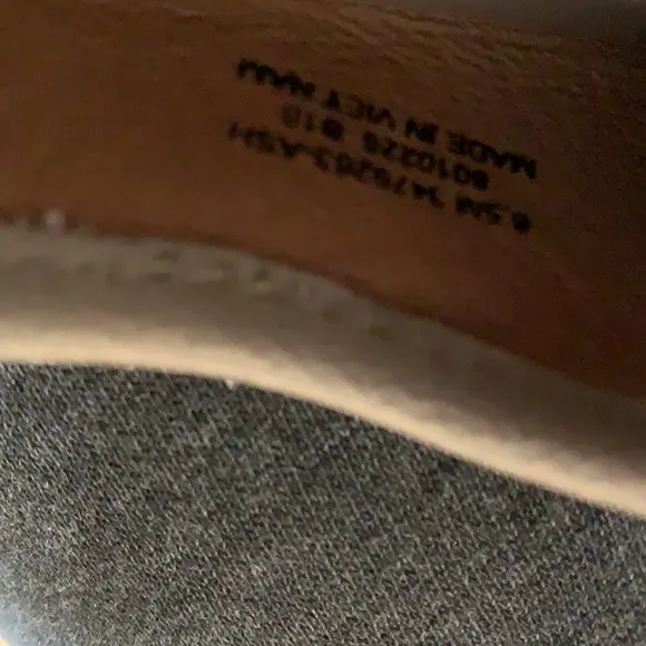 Frye Flats size 6.5 Gray