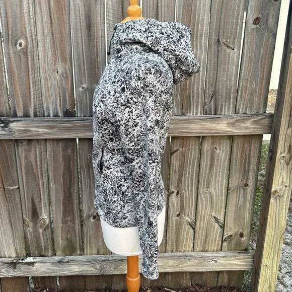 Lululemon Scuba Hoodie,Light Cotton FleecePaint Splash Silver Drop, size 4