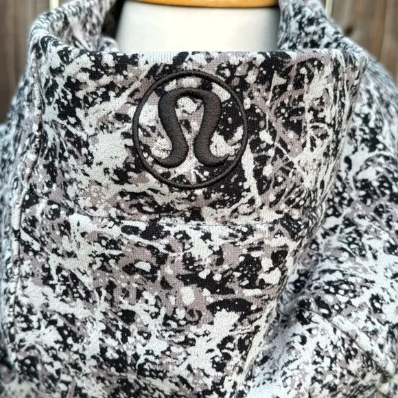 Lululemon Scuba Hoodie,Light Cotton FleecePaint Splash Silver Drop, size 4
