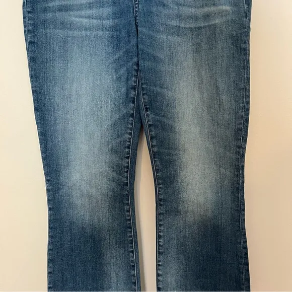 Madewell Cali Demi-Boot Jeans in Bess Wash: Button-Front Edition Size 27
