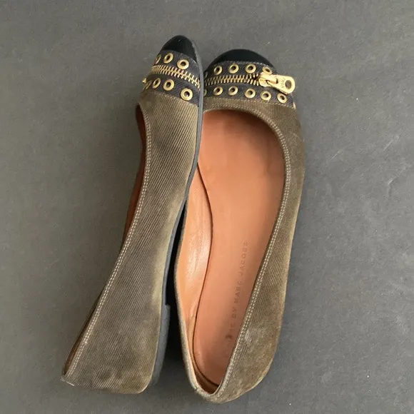 Marc Jacobs Olive Suede Corduroy Ballet Flats Slip On Zipper Detail Size 37 $289