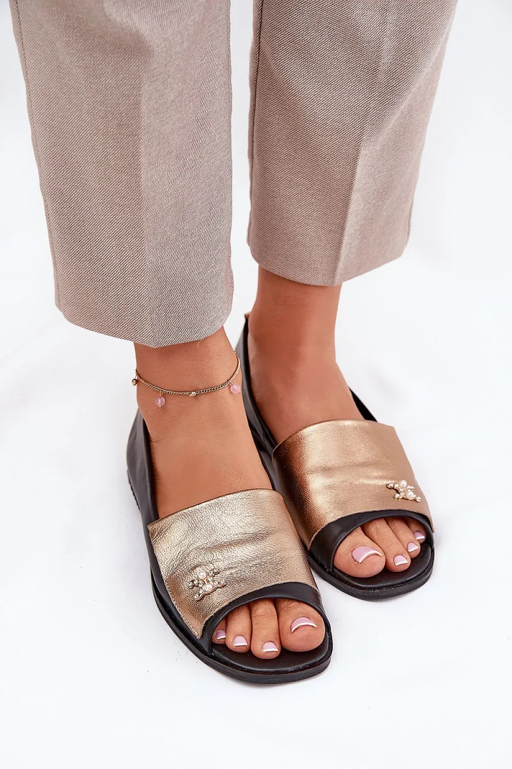 Natural leather ballet flats