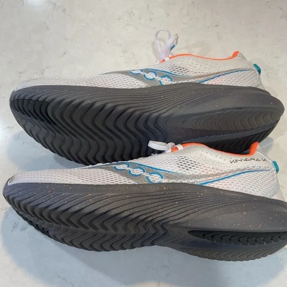 NEW Saucony Men's Kinvara 14 Sneaker Size 11 1/2 MSRP $120.00