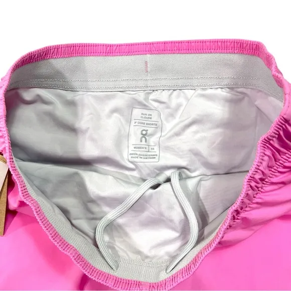 NWT On Running On Cloud 3” Core Short size XS in Raspberry Pink