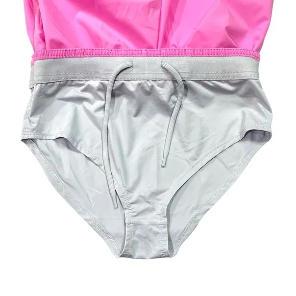 NWT On Running On Cloud 3” Core Short size XS in Raspberry Pink