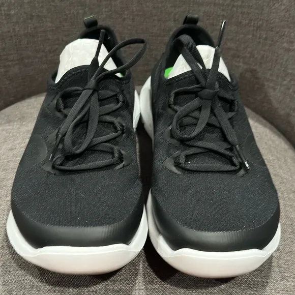 OOFOS Women's OOMG Sport LS Low Shoe Lace up - Black / White Size 8