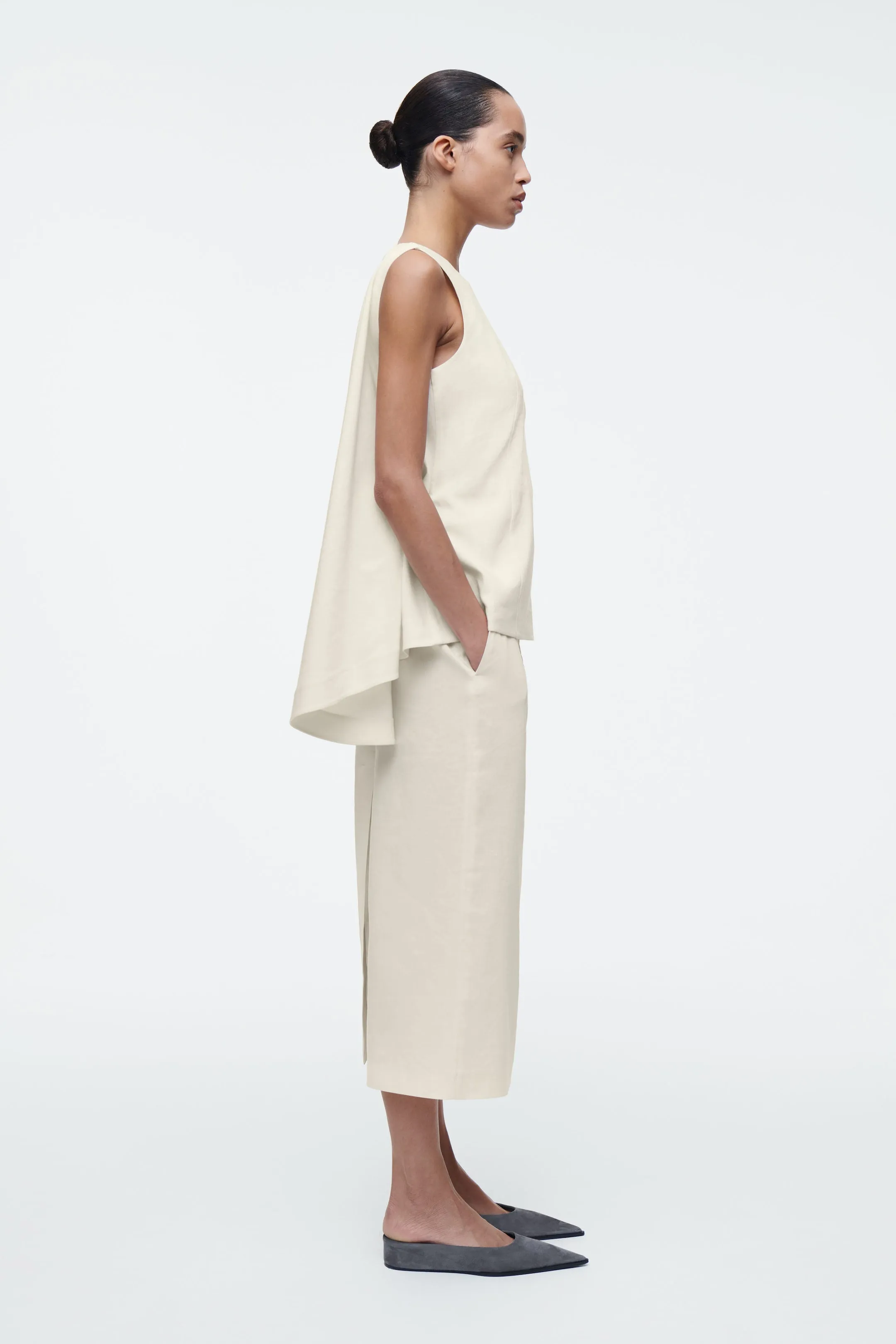 Pointed suede mules
