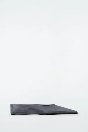 Pointed suede mules