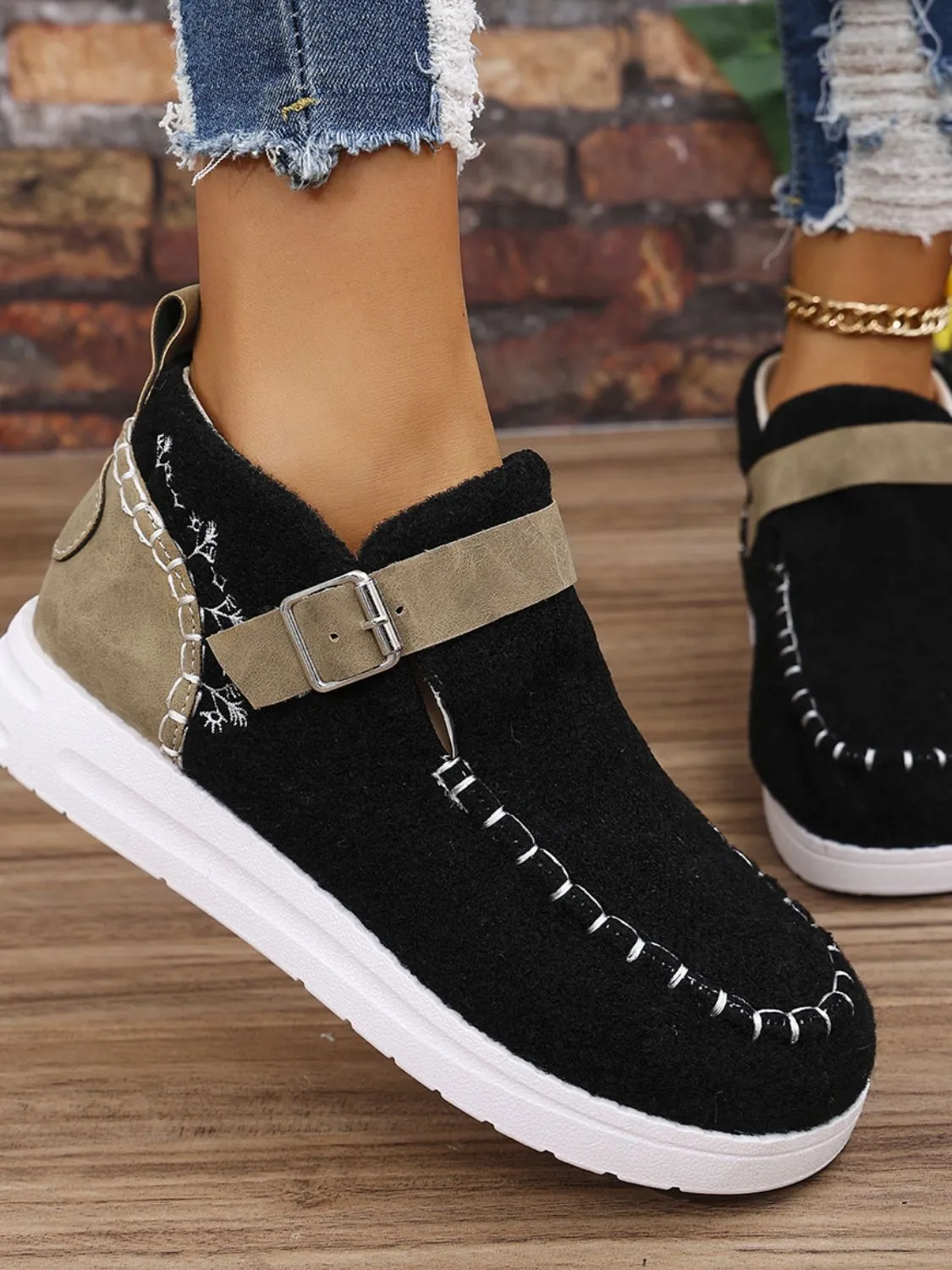 Stylish Round Toe Buckle Shoes with Contrast Detail