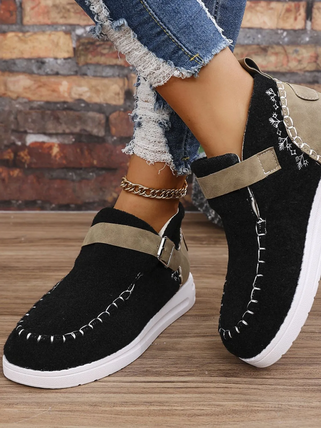 Stylish Round Toe Buckle Shoes with Contrast Detail