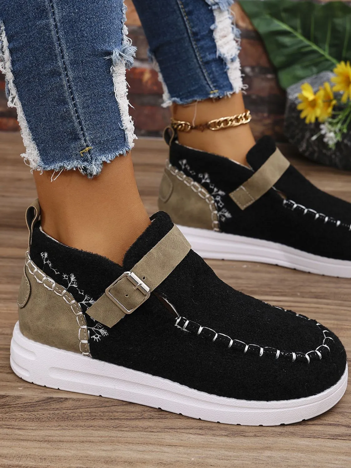 Stylish Round Toe Buckle Shoes with Contrast Detail