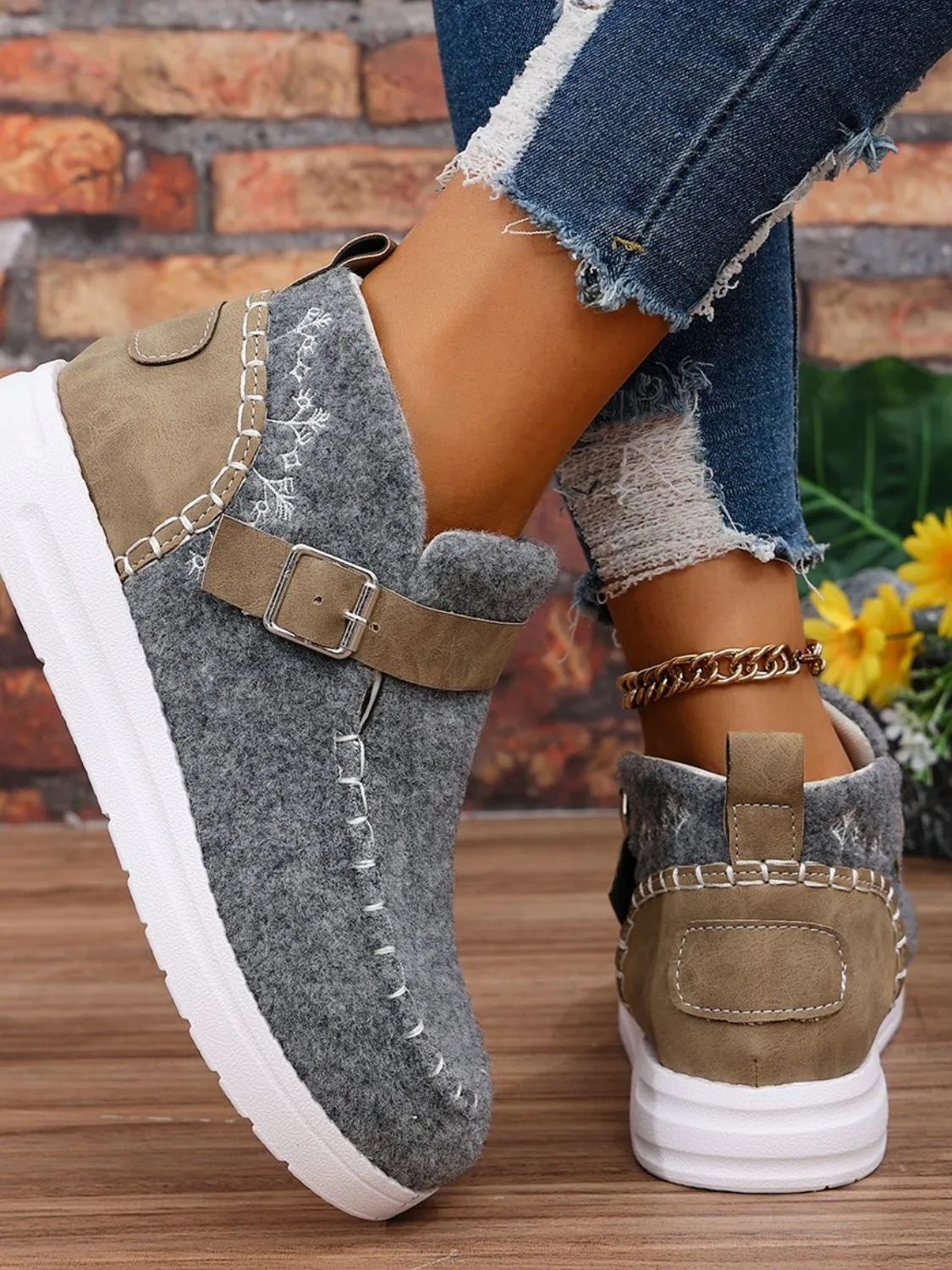 Stylish Round Toe Buckle Shoes with Contrast Detail