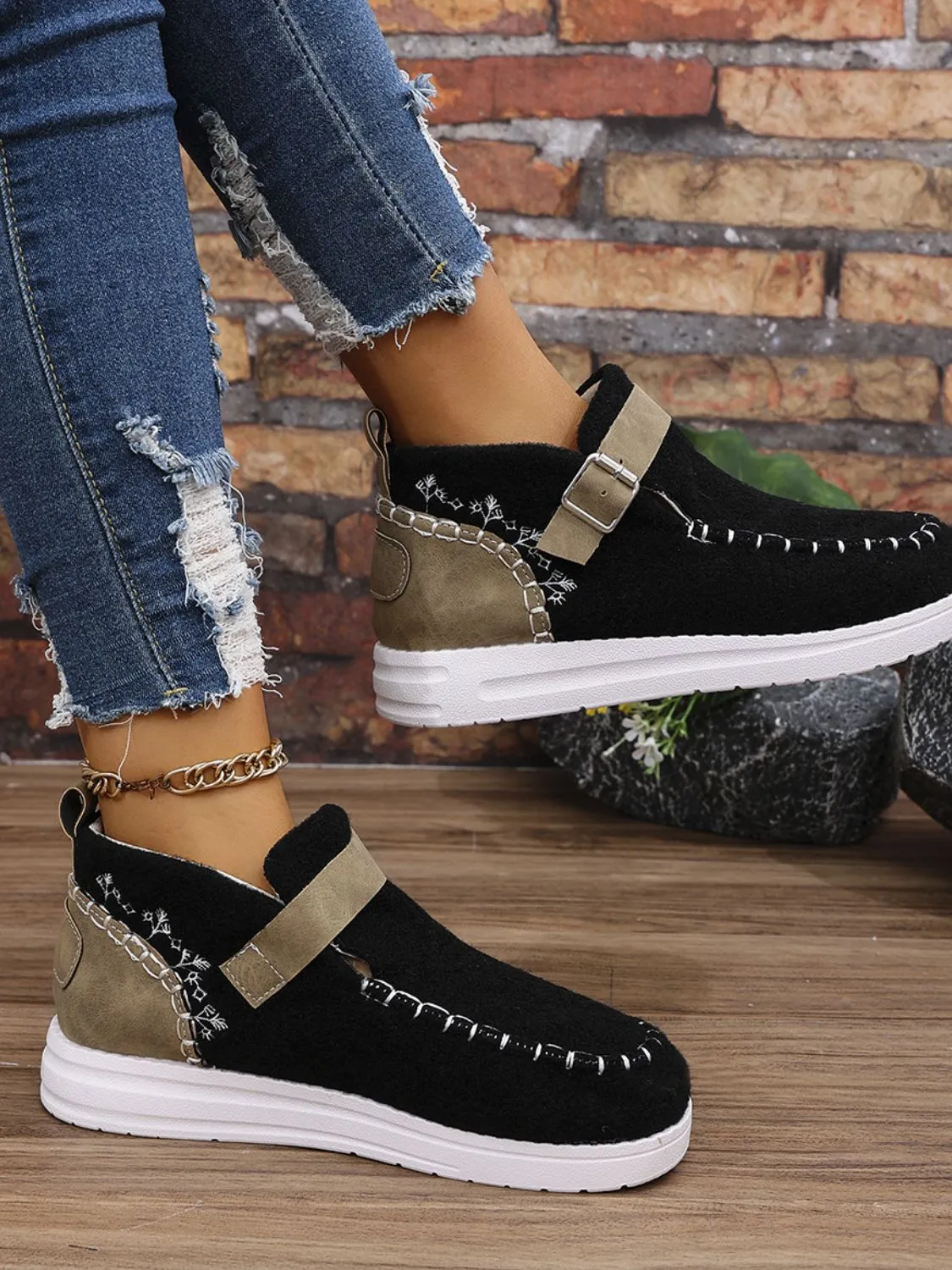 Stylish Round Toe Buckle Shoes with Contrast Detail
