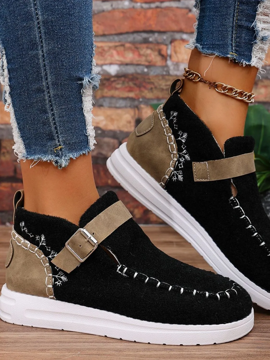 Stylish Round Toe Buckle Shoes with Contrast Detail
