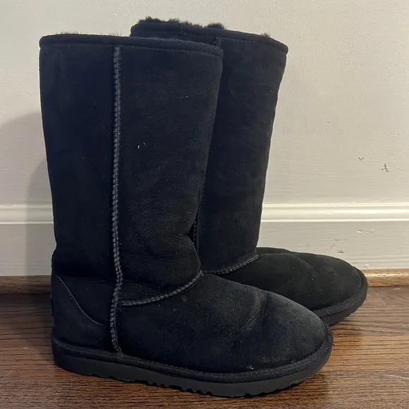UGG Classic II Tall Boot for kids, size: 5