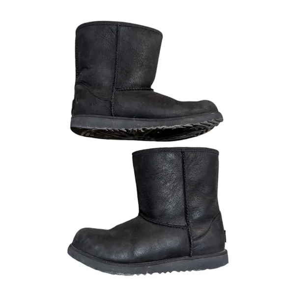 Ugg Kids' Classic Short Waterproof Weather Boot Black size 6