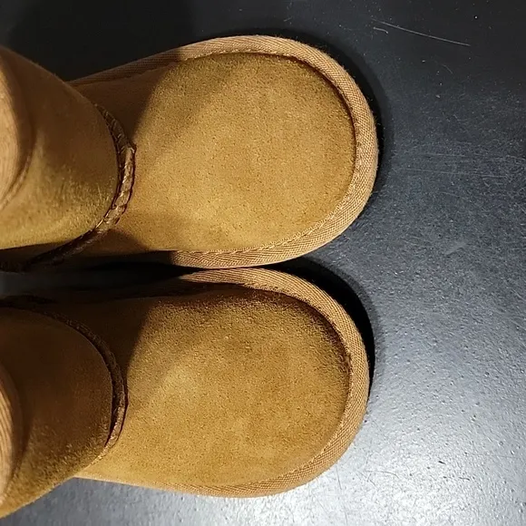 UGG Koolaberra Classic II Weather Short chestnut color boots size 6