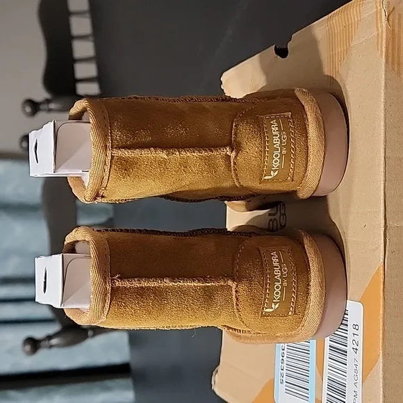 UGG Koolaberra Classic II Weather Short chestnut color boots size 6