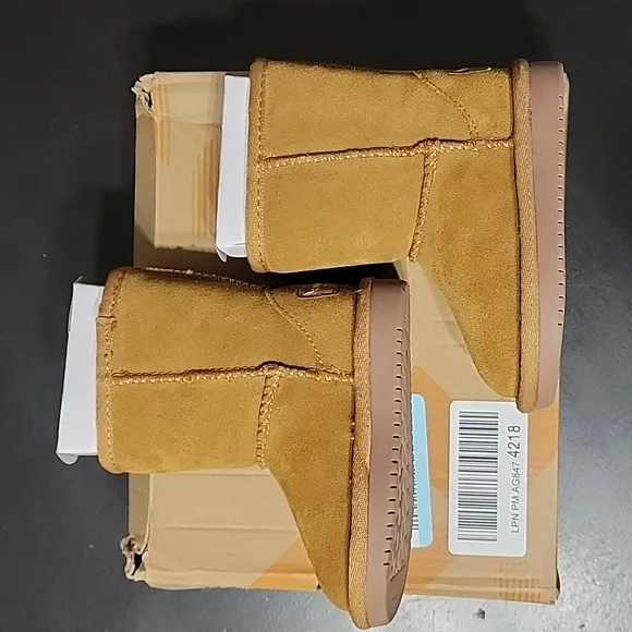UGG Koolaberra Classic II Weather Short chestnut color boots size 6