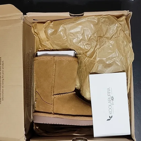 UGG Koolaberra Classic II Weather Short chestnut color boots size 6