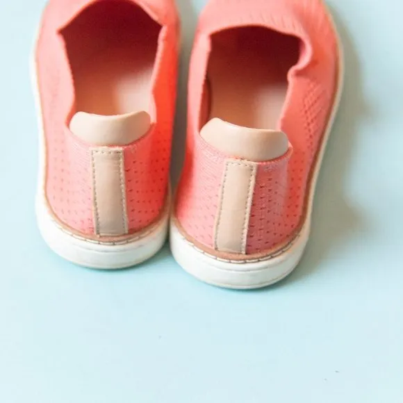 UGG Sammy Vibrant Coral Fabric Knit Slip On Sneaker Flats Size 7.5