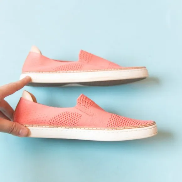 UGG Sammy Vibrant Coral Fabric Knit Slip On Sneaker Flats Size 7.5