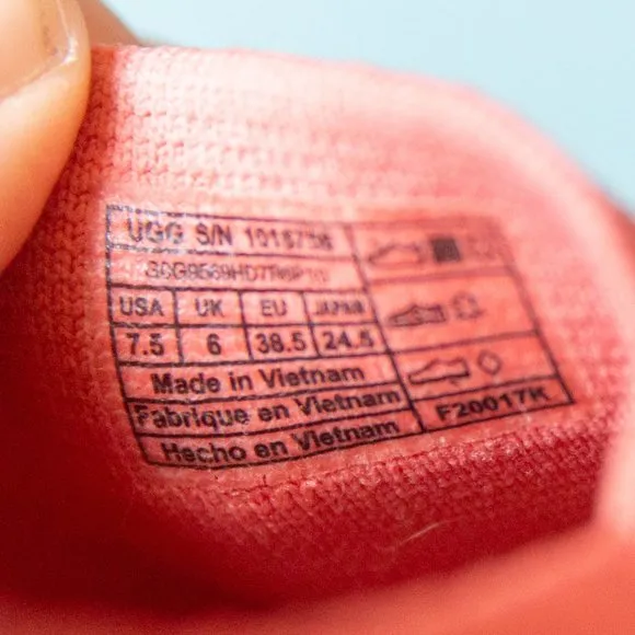 UGG Sammy Vibrant Coral Fabric Knit Slip On Sneaker Flats Size 7.5