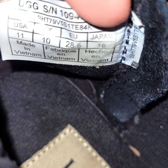 Ugg Toddlers Classic II Boot sz11, black &amp; white.