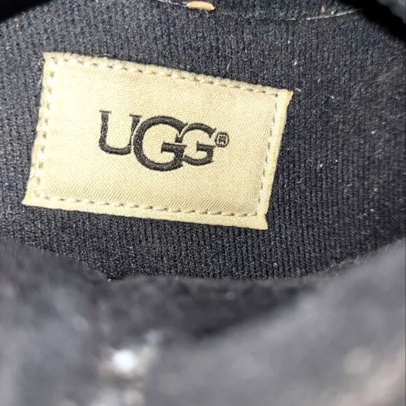 Ugg Toddlers Classic II Boot sz11, black &amp; white.