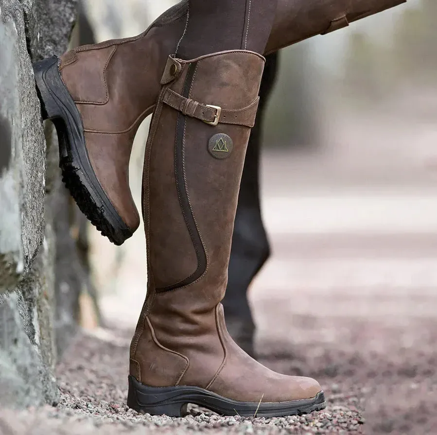 Waterproof women's outdoor boots, robust and breathable